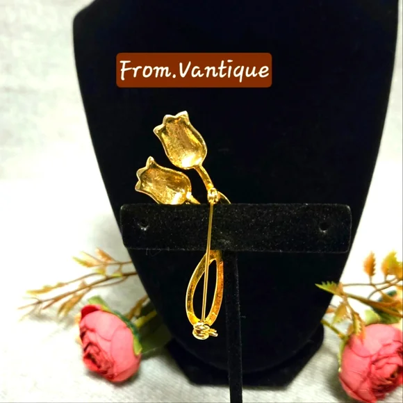 🌹 Vintage 2 Red Roses w/ Rhinestone Crystal Gold Brooch / Pin 🧷 - Picture 4 of 4